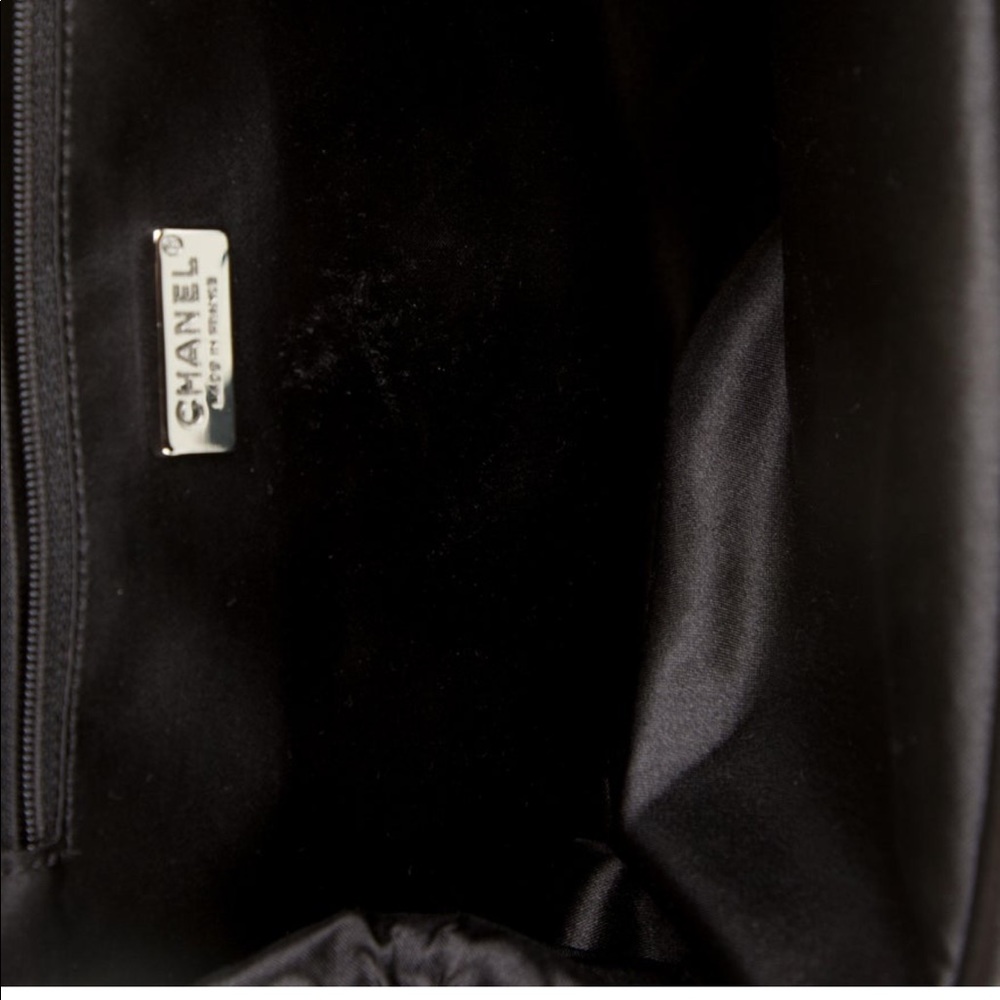Authentic CHANEL Tweed “CC” Logo Bag - Picture 7 of 7